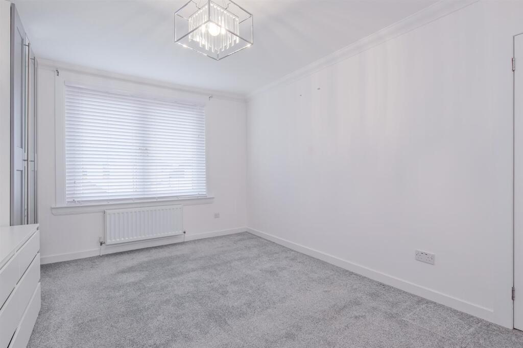 025-241 Dyfrig St, Shotts ML7 4BY.jpg