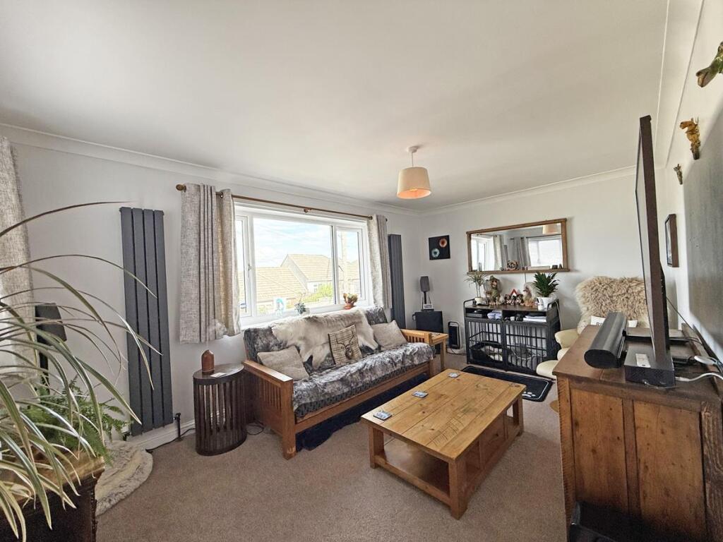 Belle Vue Avenue 9 - Lounge Front...jpg