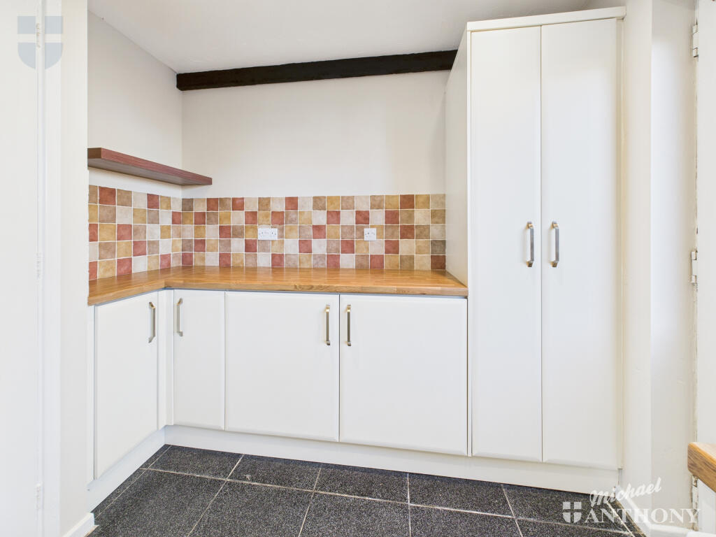 CAM03852G0-PR0440-STILL004