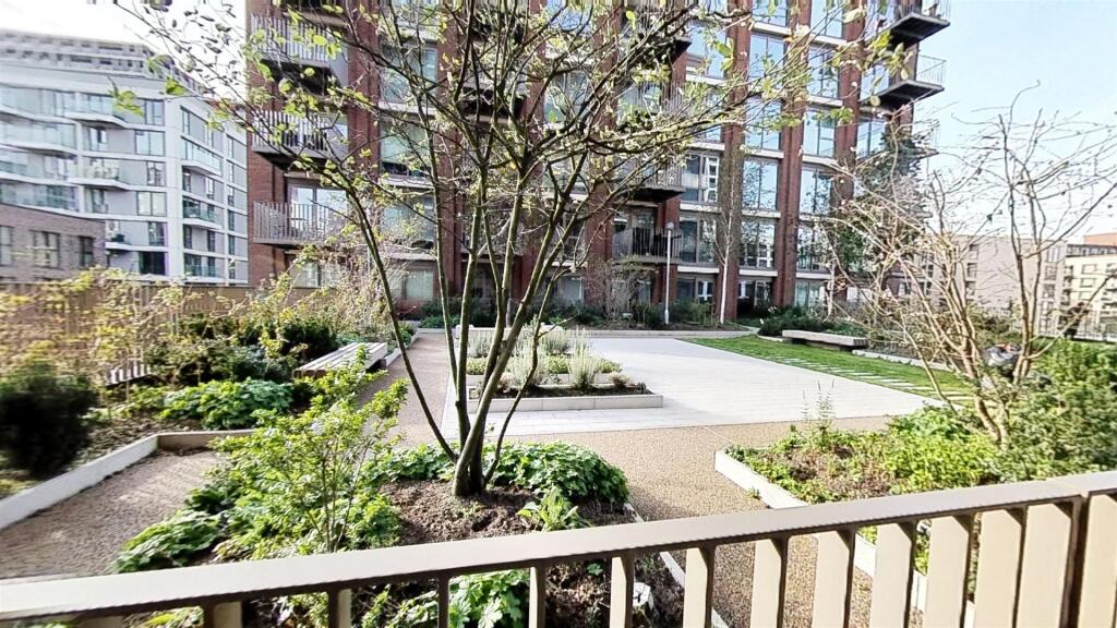 Pendant-Court-Royal-Wharf-11062020_211431.jpg