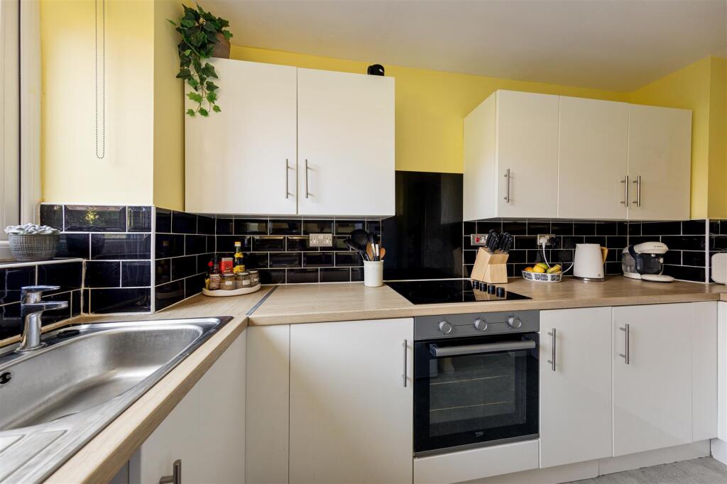 Green Pond Close, E17