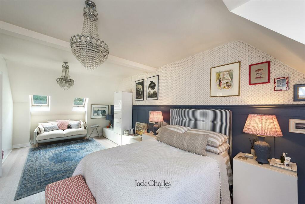 2 Oakhurst Park Gardens, TN11 8BF 016.jpg