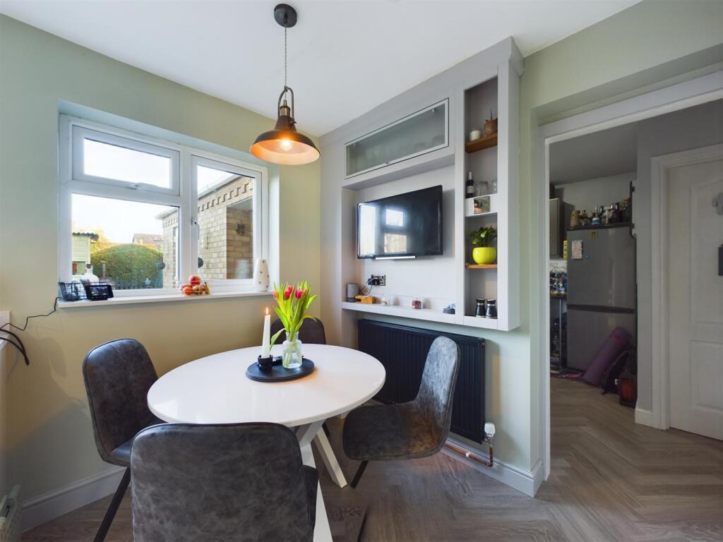 Dining Area.jpg