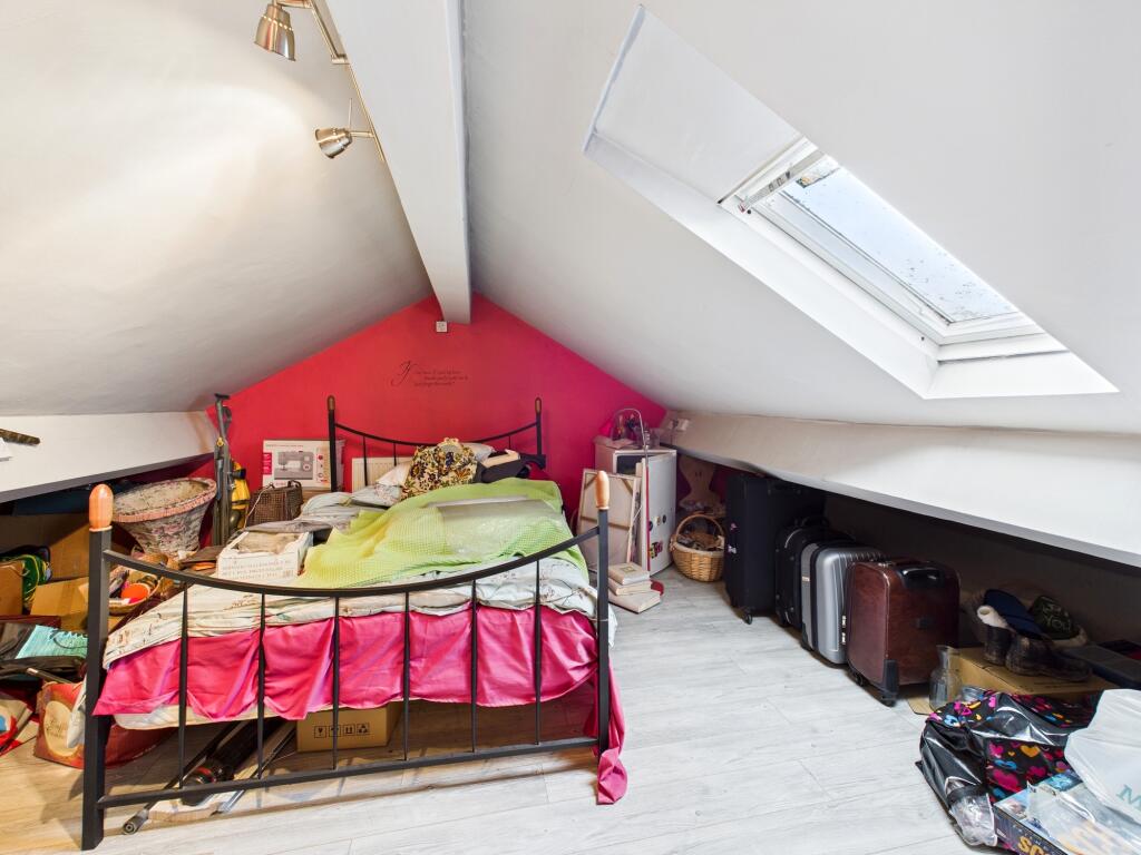 CAM05192G0-PR0167-STILL039