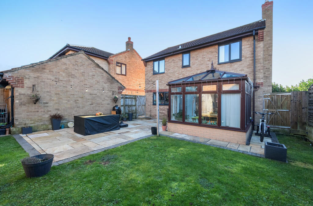 1389076469454c7132c5earw1