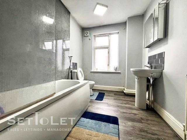 31 Chartley Road, LE31AB - Sale 11.jpg