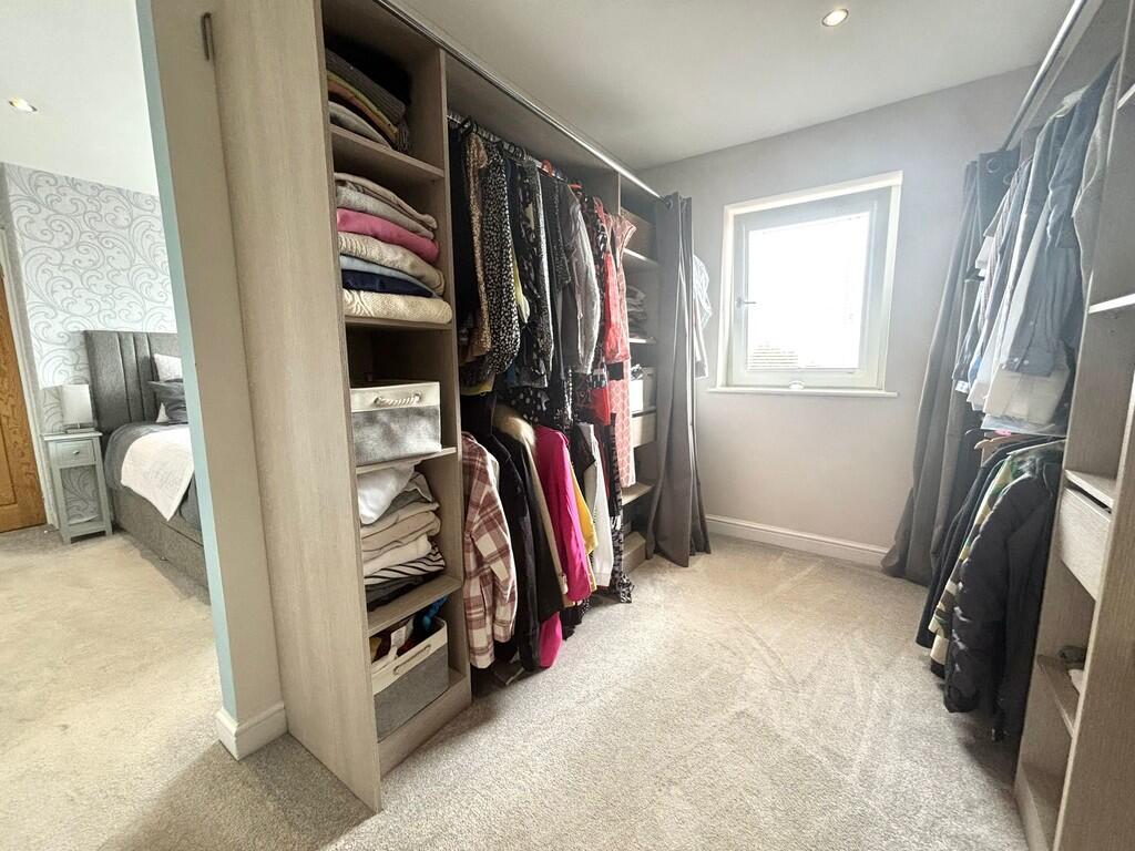 walk in wardrobe ...