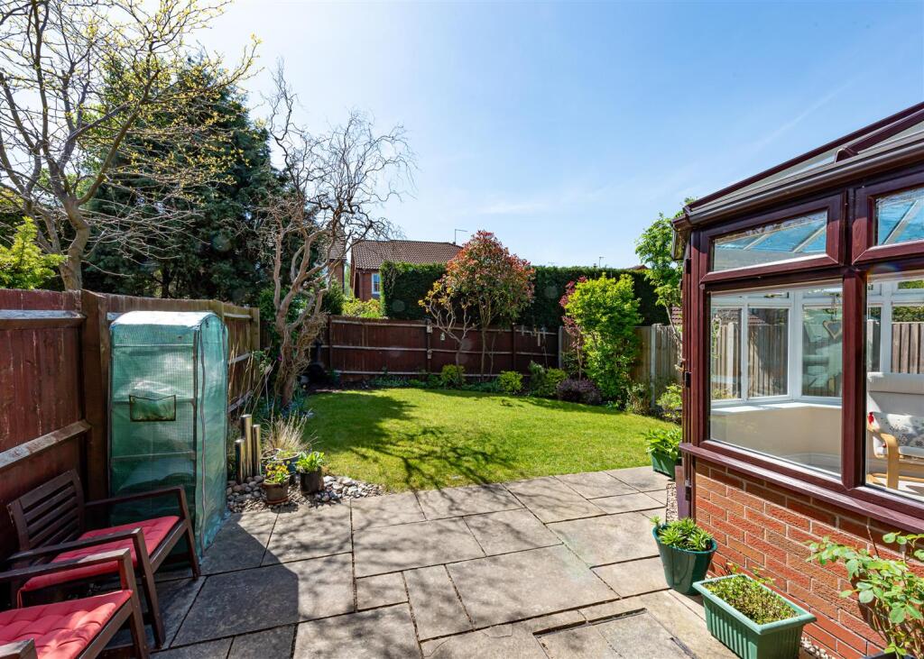 35 Penleigh Gardens-garden MAY25.jpg