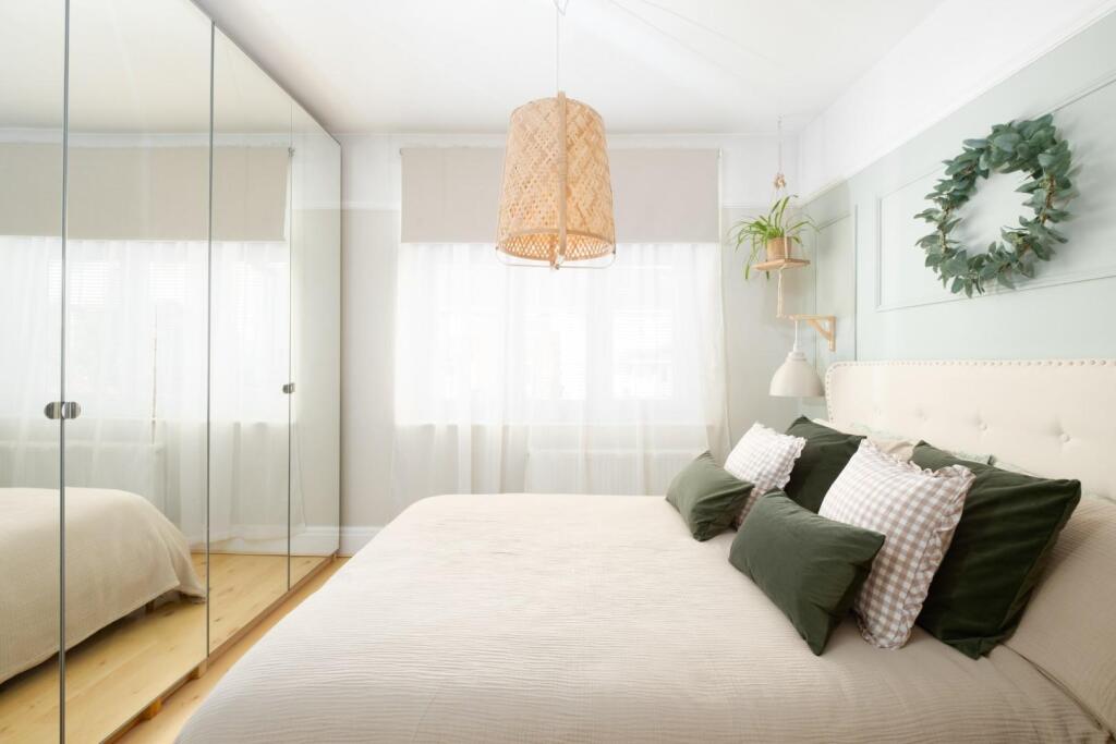 61 Holmes Hill Road, BS5--8.jpg