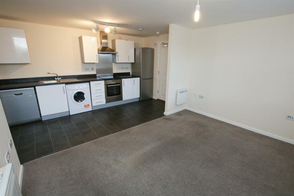 FITTED KITCHEN