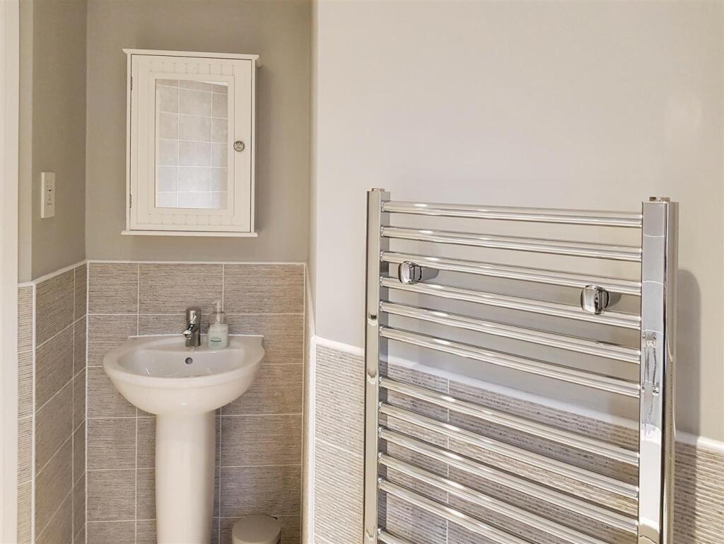 846fd313-Main 20Bathroom 202.jpg