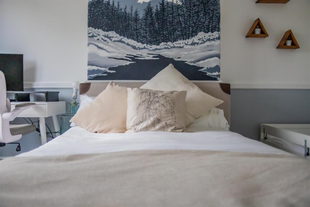 Ambleside Avenue 7-35.jpg