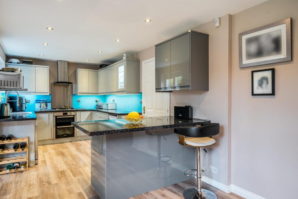 1373750-9-690252aac41e4