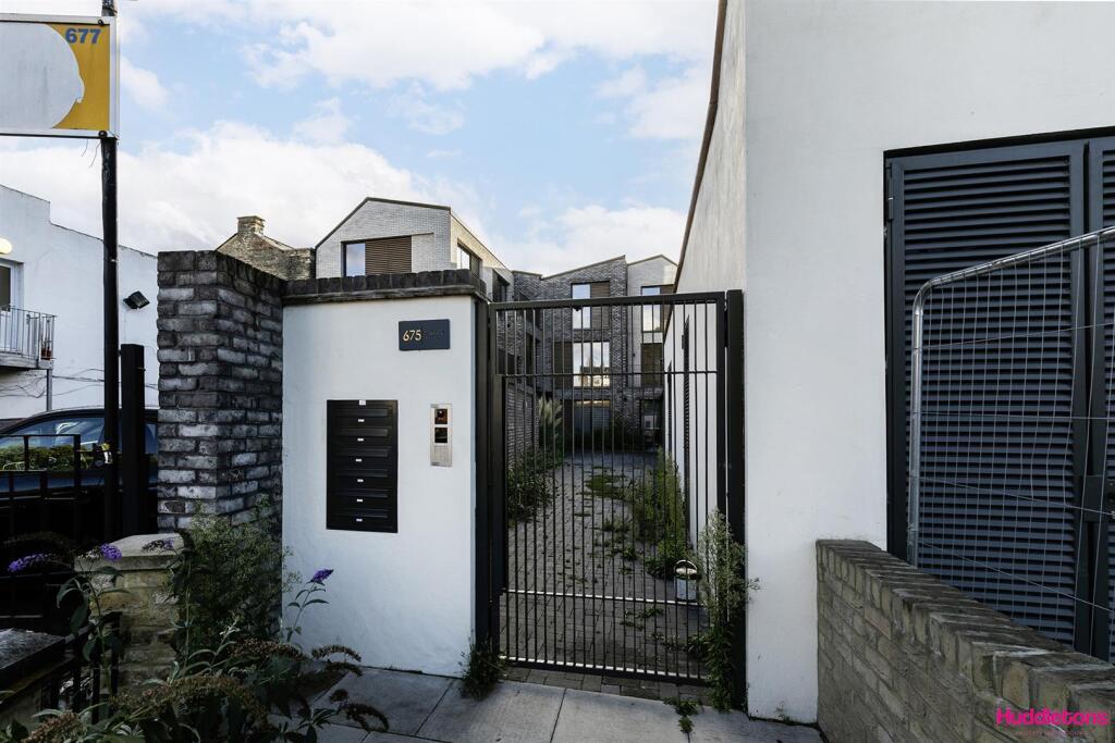 5 Omega Court -14.jpg