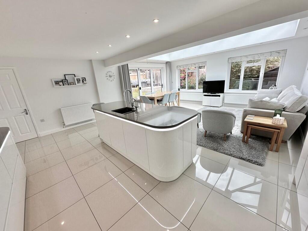 IMG-20250611-WA00...