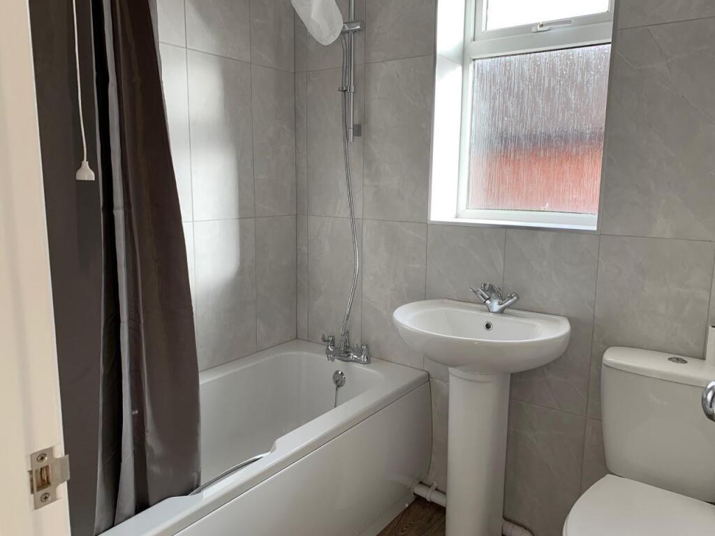 Modern fitted bathro