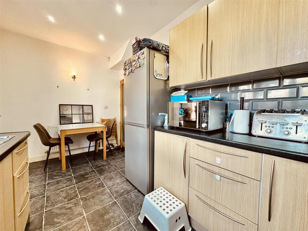 KITCHEN AND DINER
