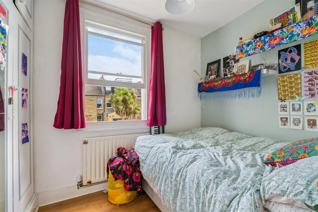 69 Avarn Road bedroom 2.jpg