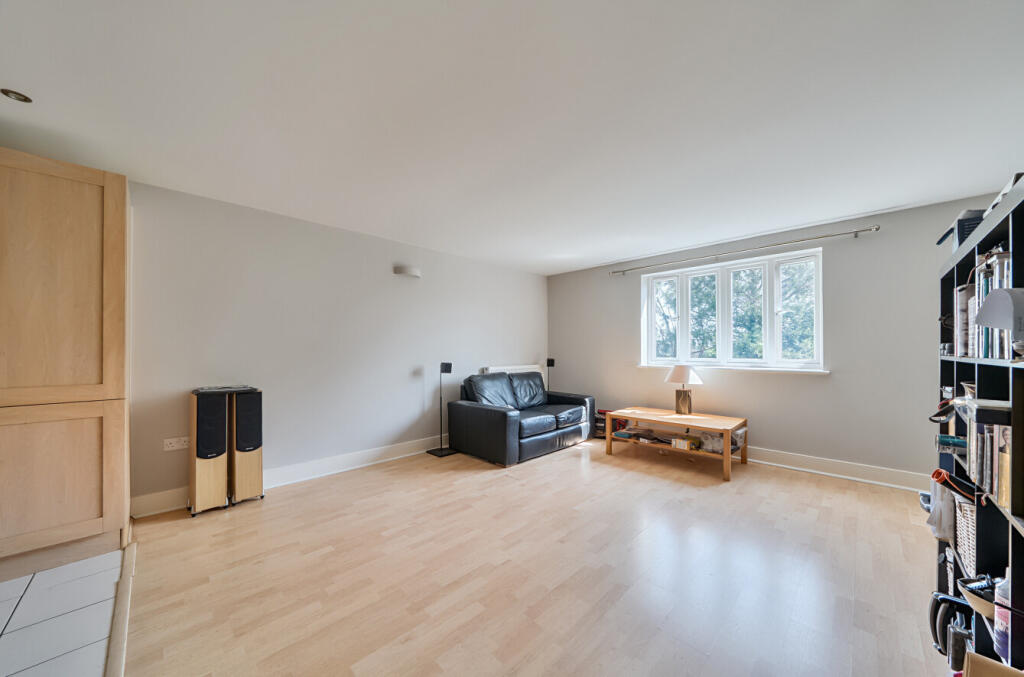 1333152-8-689b1dd...