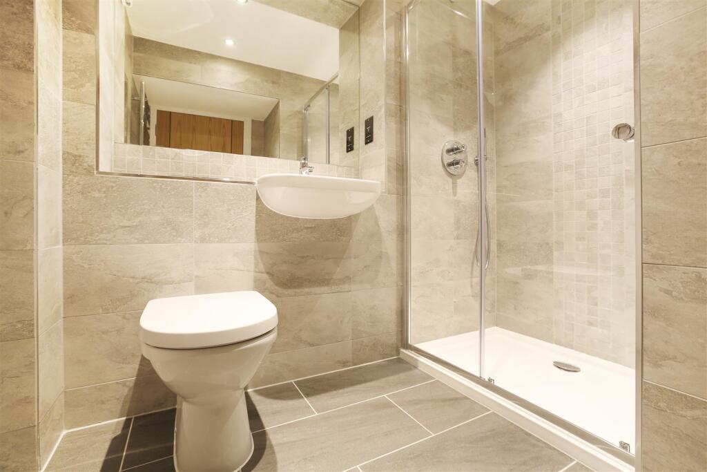 ensuite.jpg