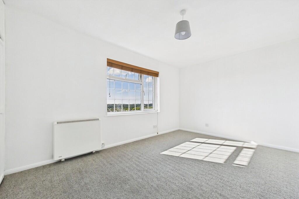 c290a305-CAM01085...