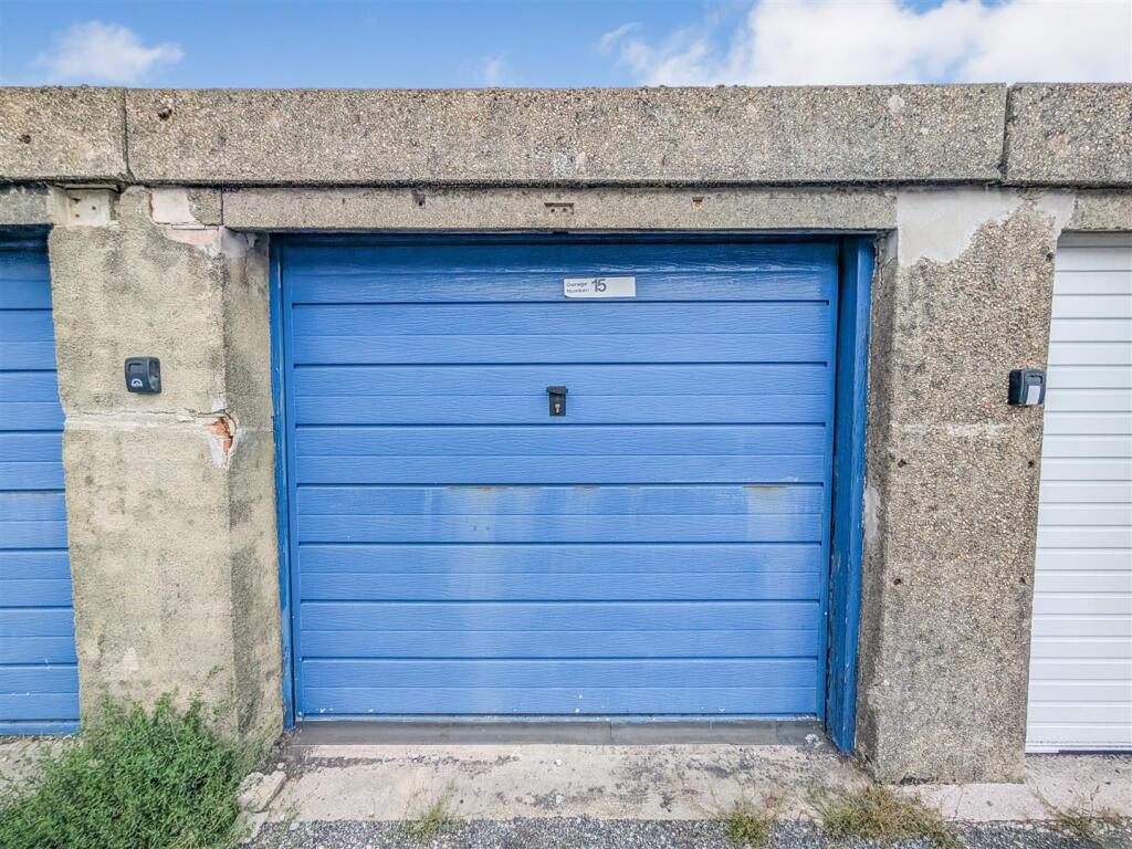 Garages 14, 15, 16 Collingwood Road Dartmouth, Dev