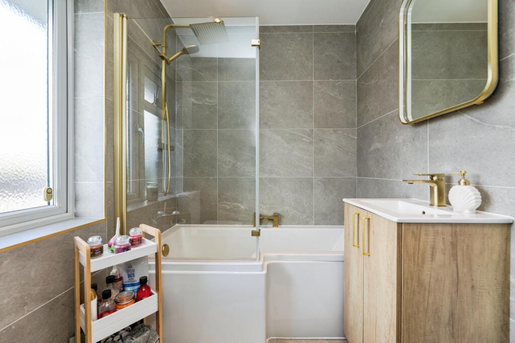 pbox-bathroom-335716.jpg