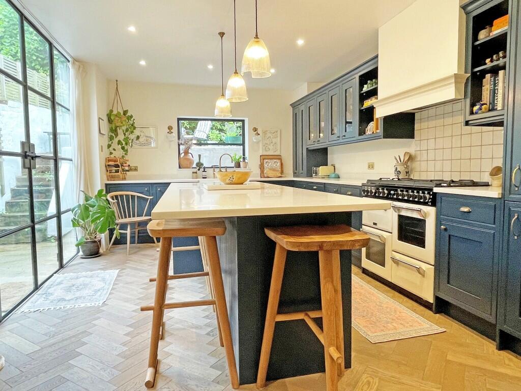 Kit/Breakfast Room