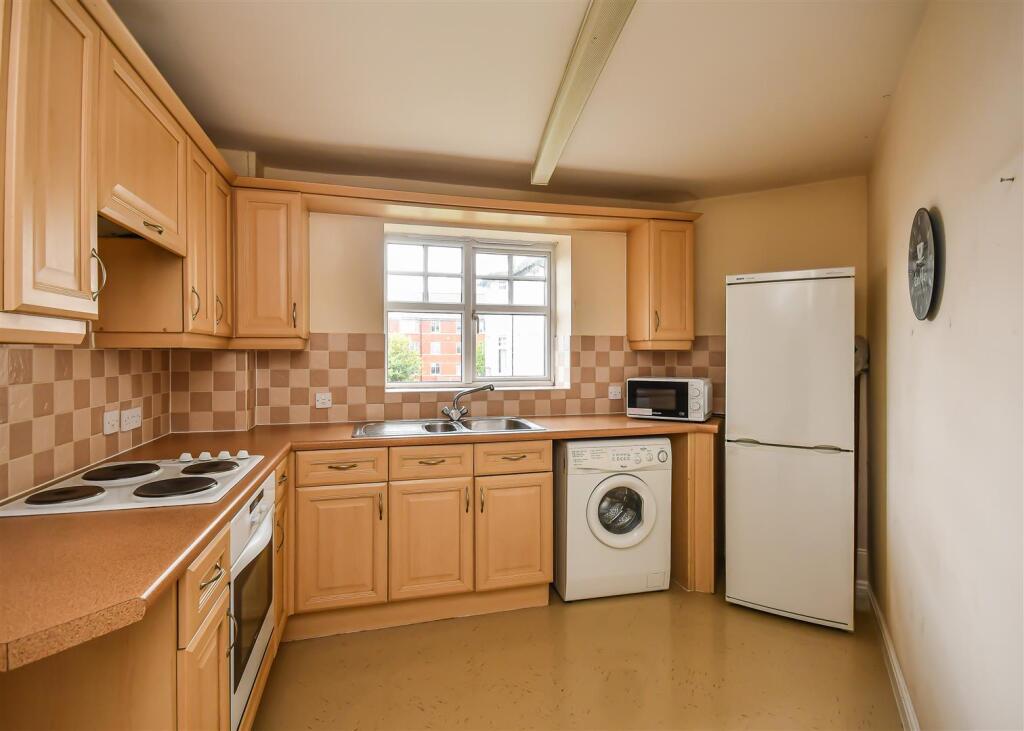 37 Pennant Court-Kitchen.jpg