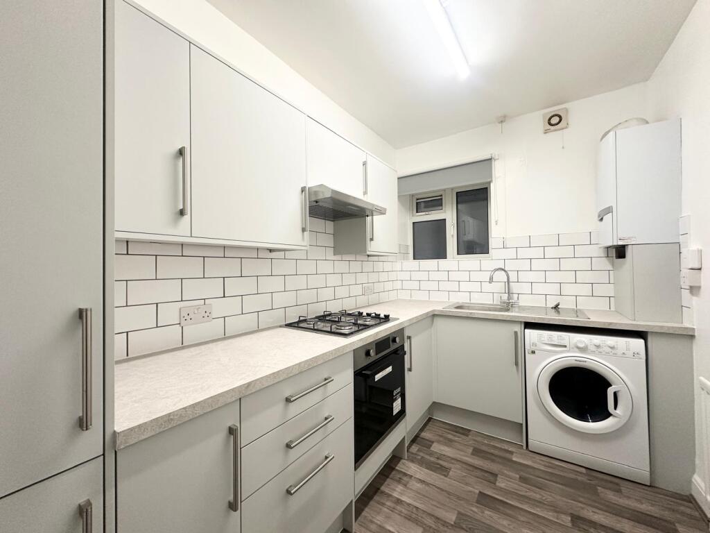 2 - KITCHEN.JPG