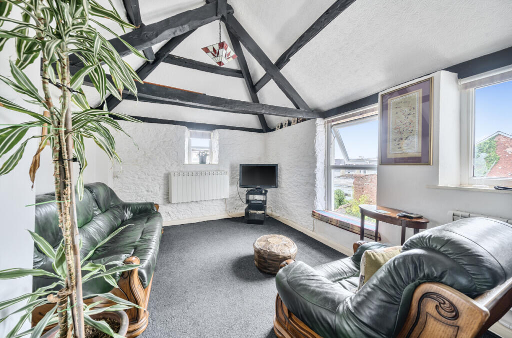 1326394-4-6878d95...