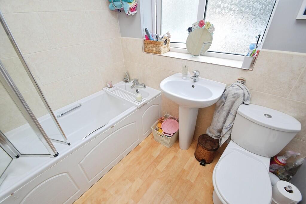 b3ae589d-Bathroom