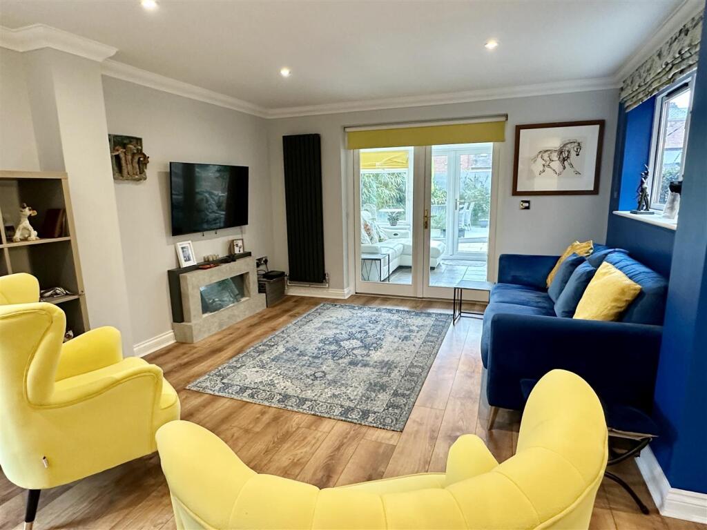 IMG_3961 3.JPGliving room