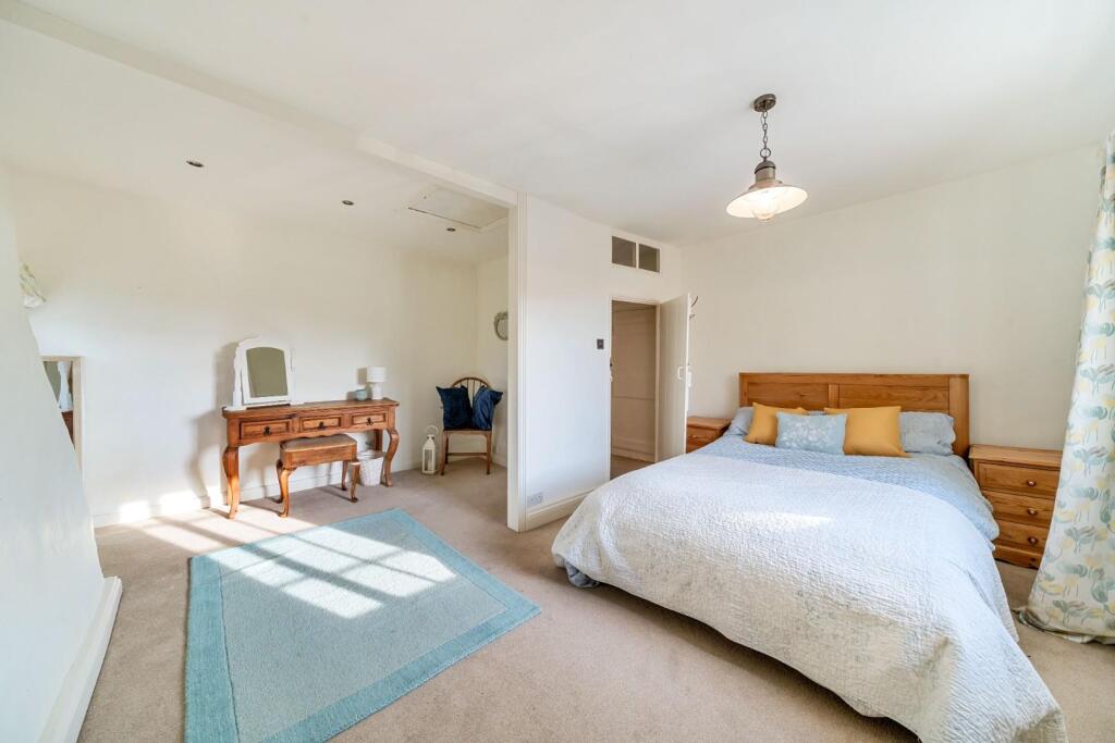 3rd DOUBLE BEDROOM.jpg