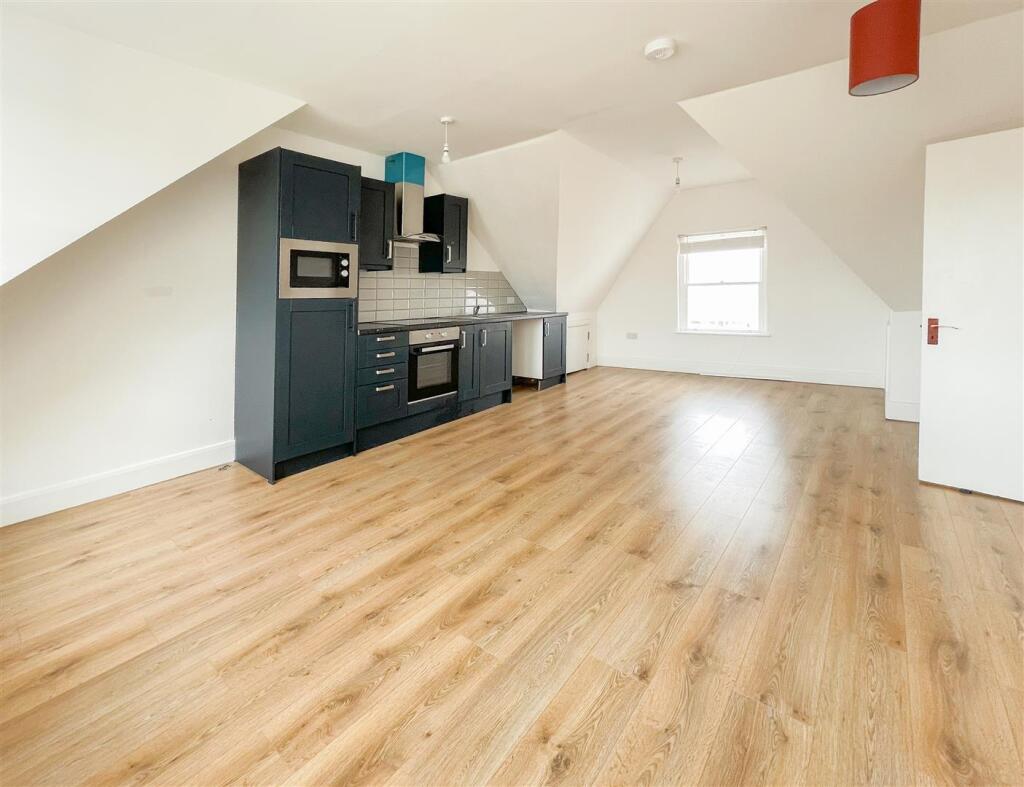 Living Room / Kitchen