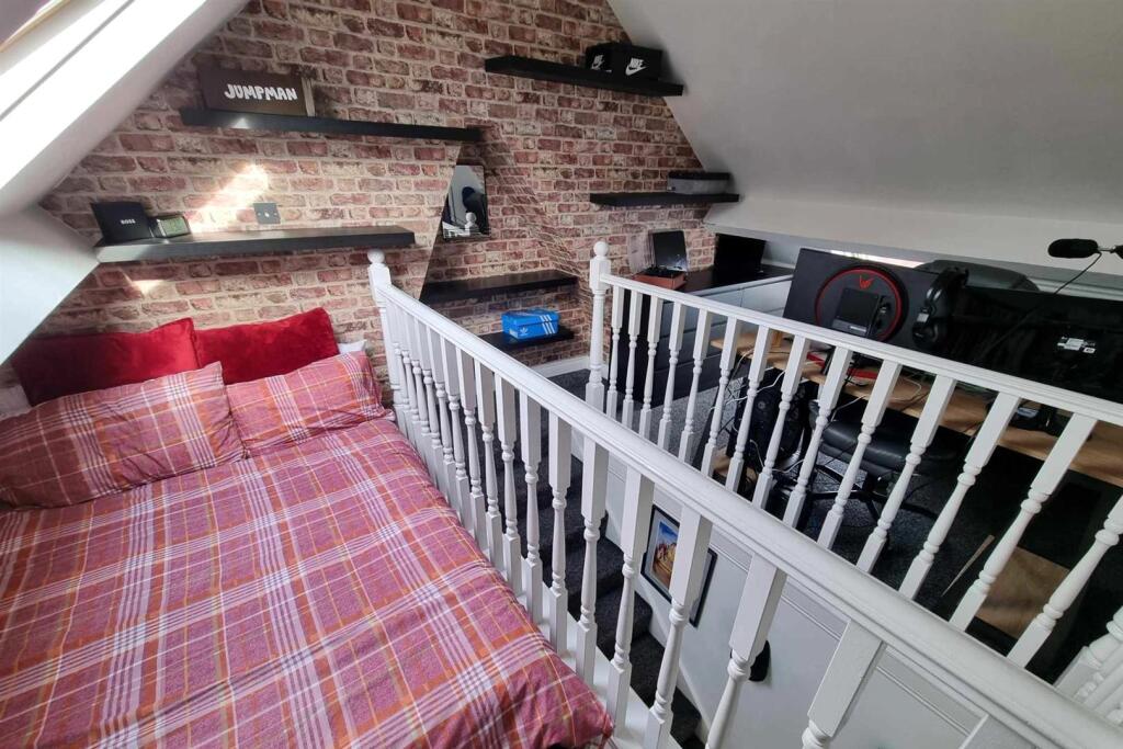 Bedroom 4.jpg