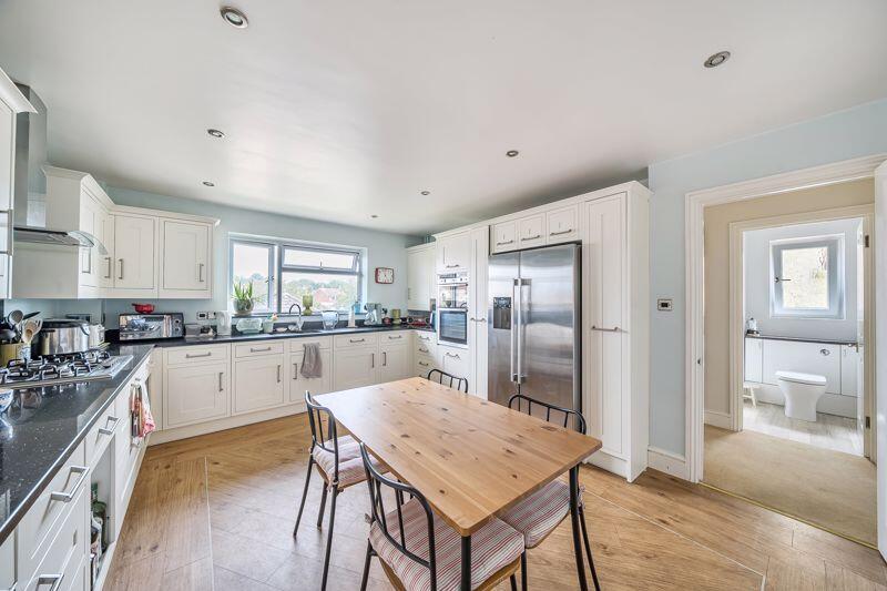 Kitchen/ Breakfast Room