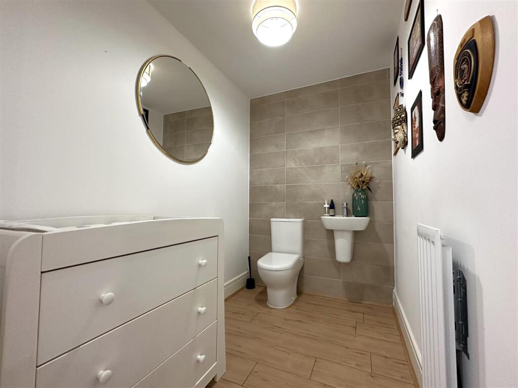 Ground Floor W.C 694
