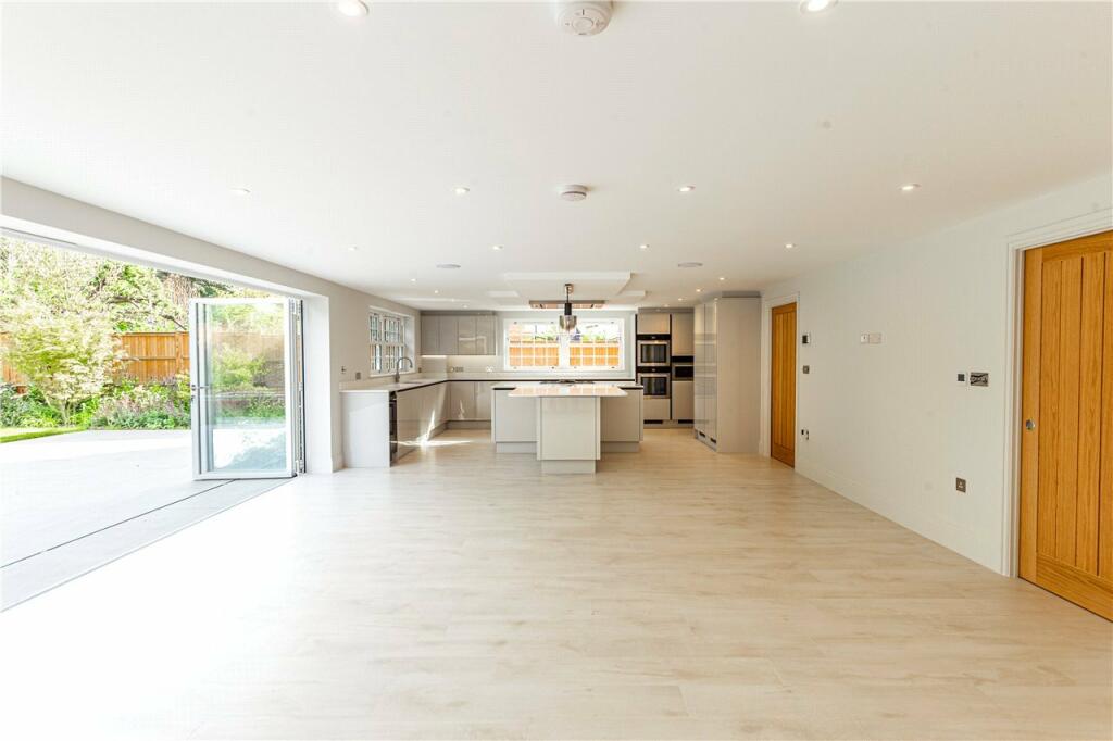 Kitchen/Dining Area