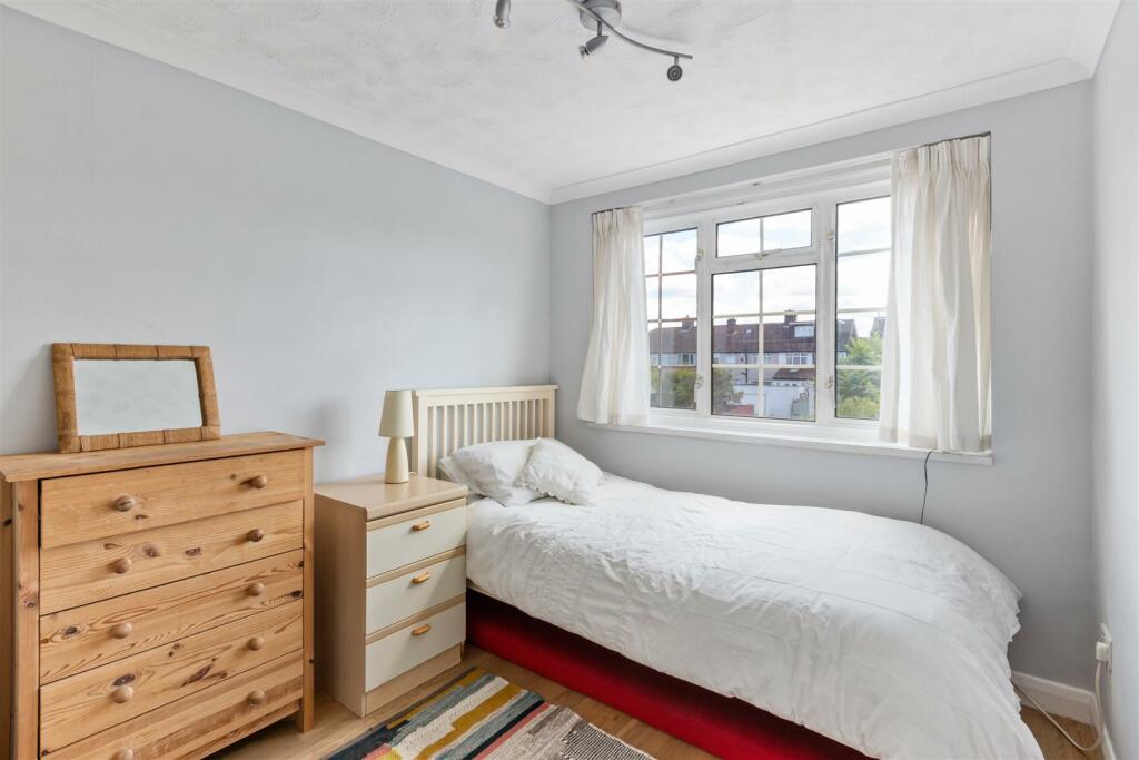 Cambourne Road SM4 PH14 (8).jpg