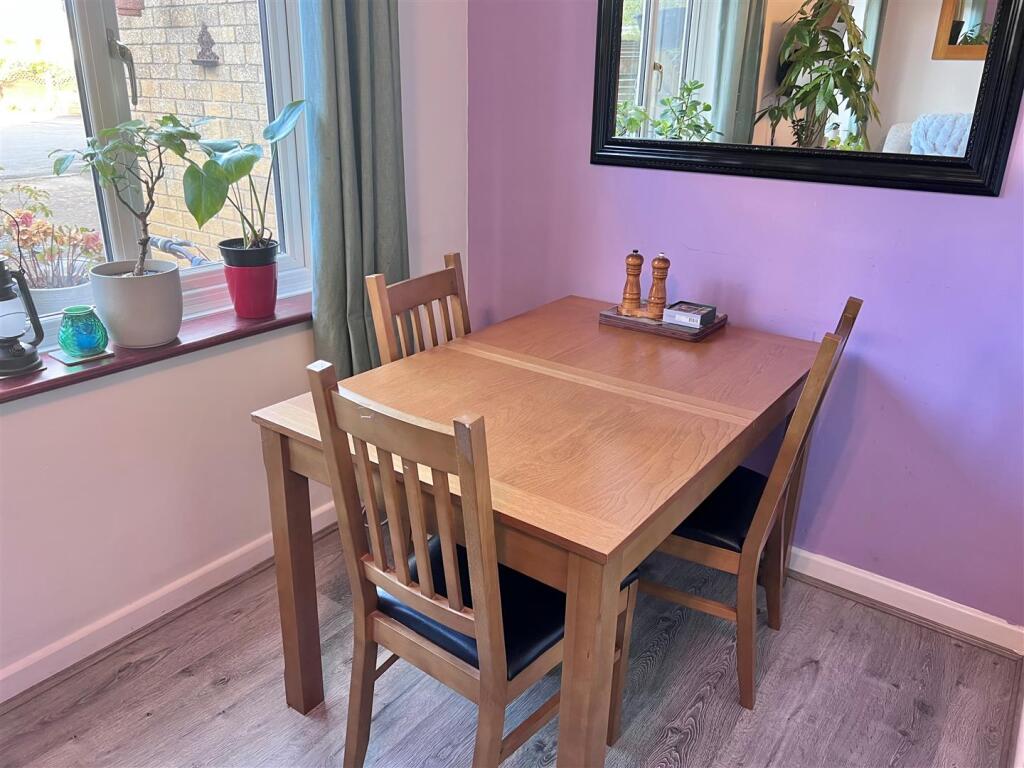 DINING AREA 1.jpg