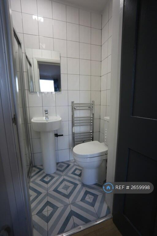Room 4 - En-Suite