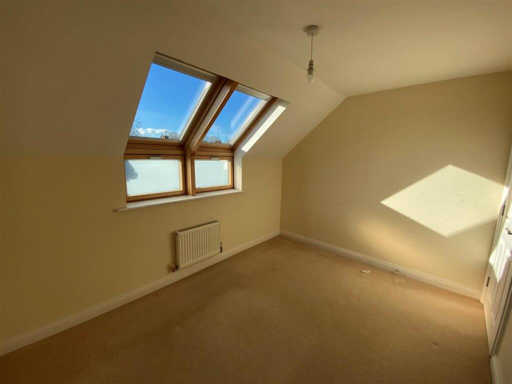 Bedroom 1.jpg