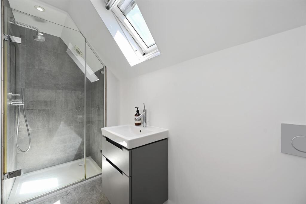 Ensuite Shower.jpg
