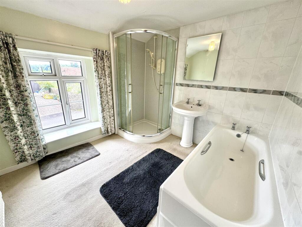 FAMILY BATHROOM