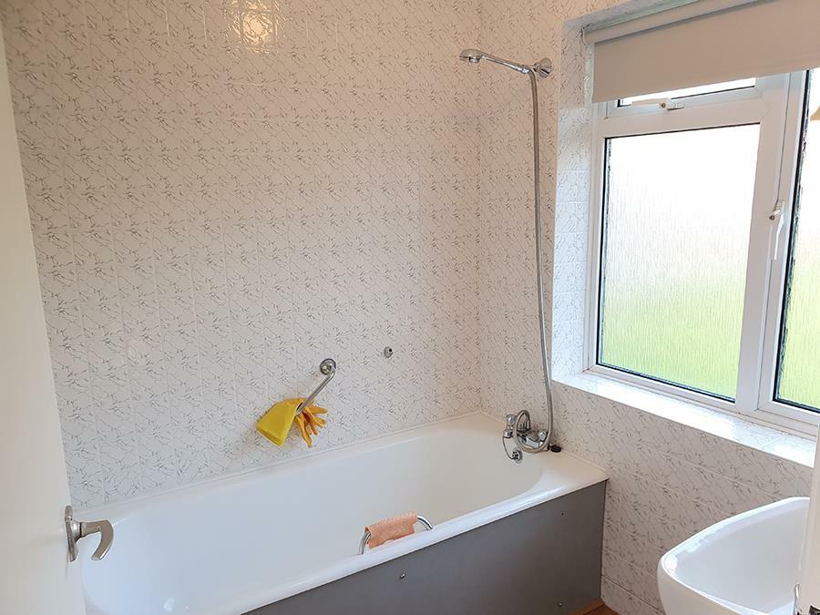 WB Lettings 35 Oaken Grove 3 bed 1 bath parking ga