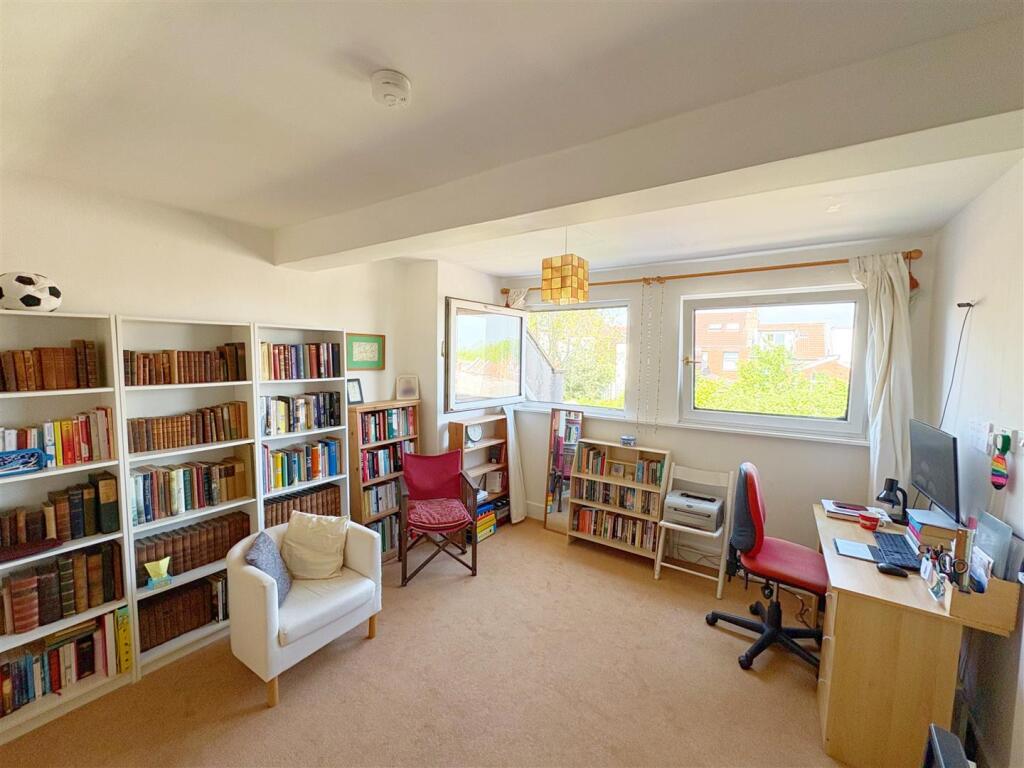 Loft room _ Bedroom 4 (2).jpg