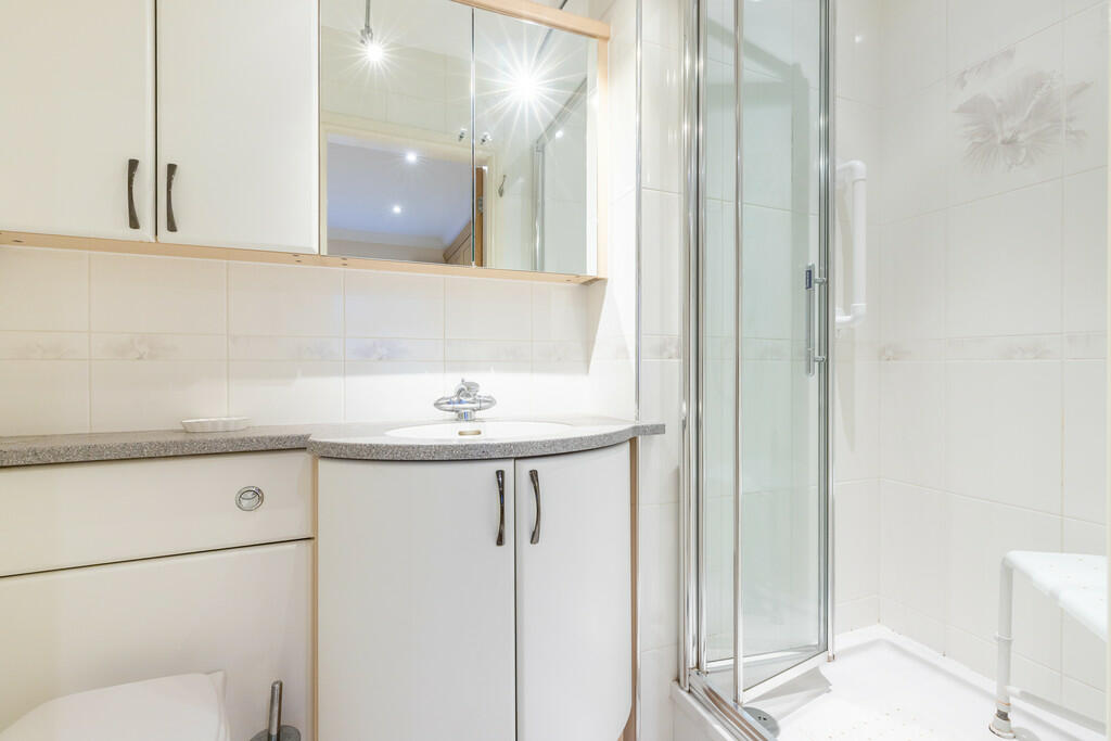 Bedroom One En Su...