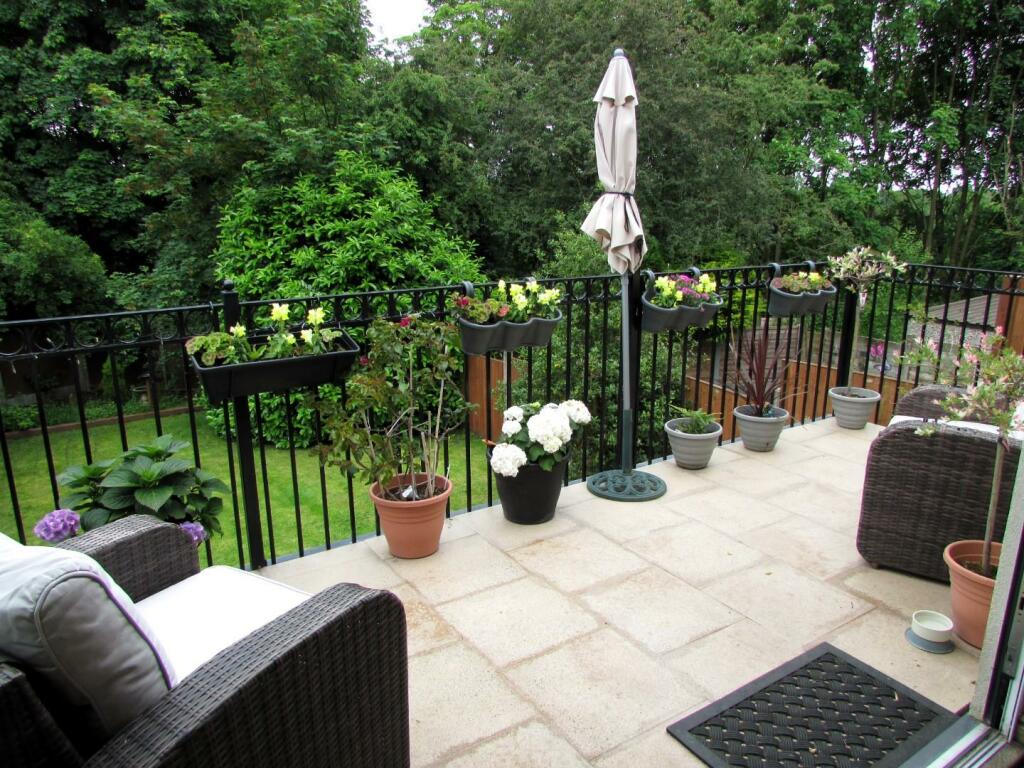 LordLane305gdn3.JPG