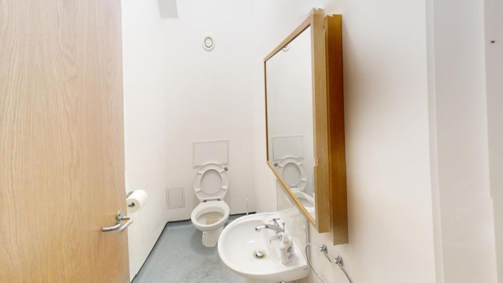 1-Barker-Gate-Flat-5-Bathroom 1